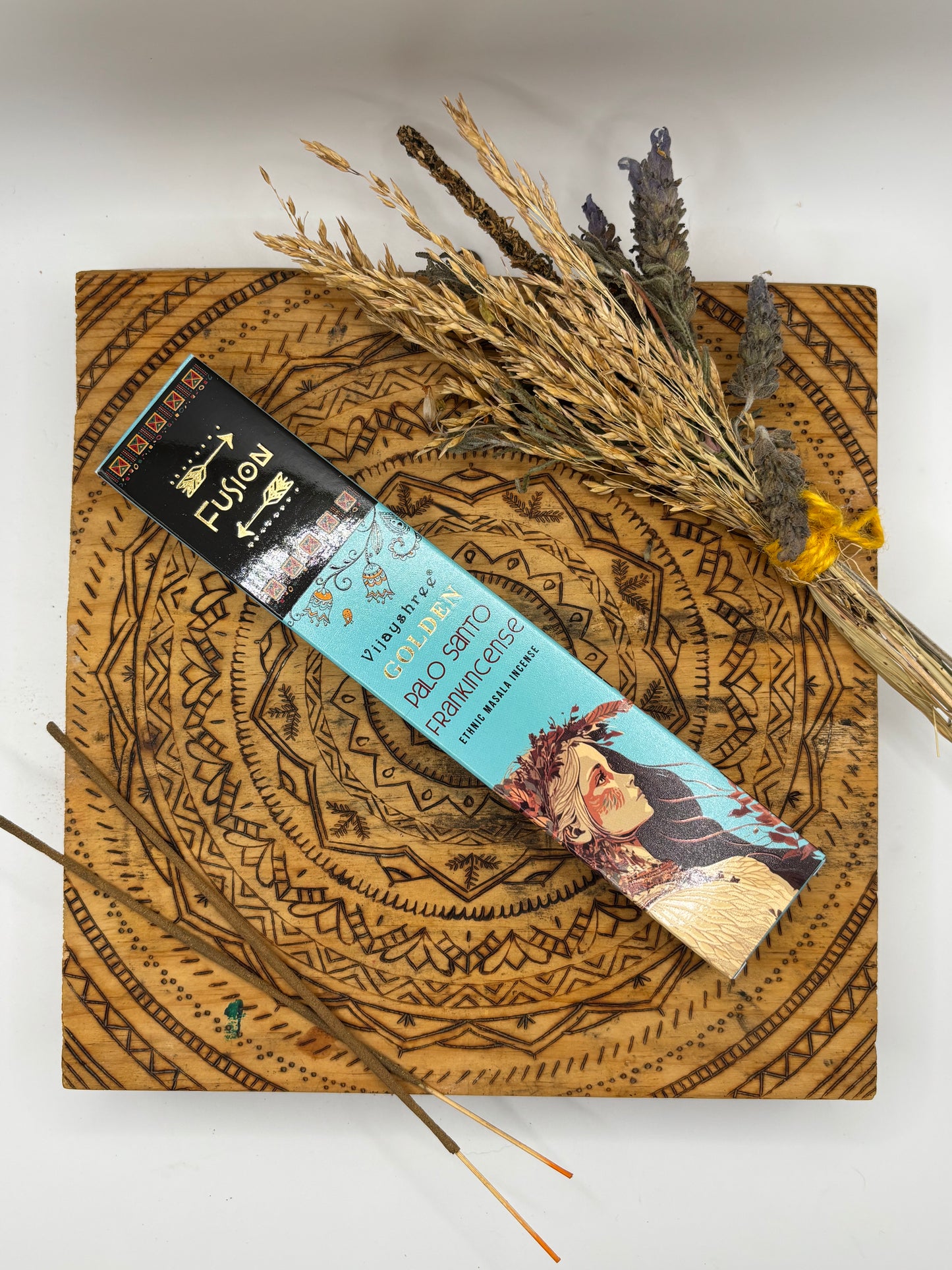 🌿 Palo Santo & Frankincense – Conexión Divina y Armonía Interior 🕯️